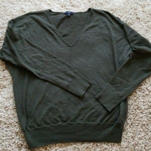 GAP women's green v neck sweater